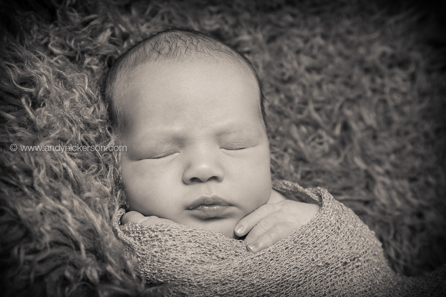 black-and-white-newborn-baby-photographer