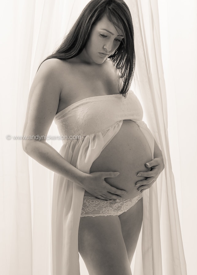 black-and-white-maternity-photography