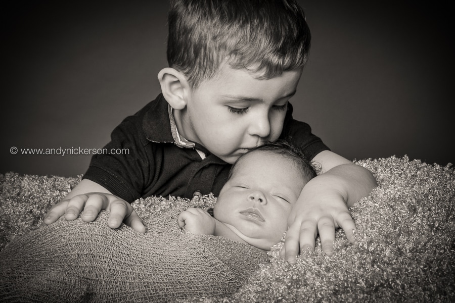 black-and-white-sibling-photograph-0616