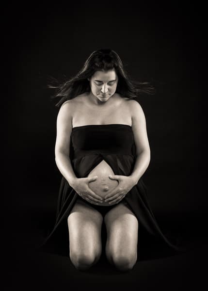 black-and-white-maternity-photography
