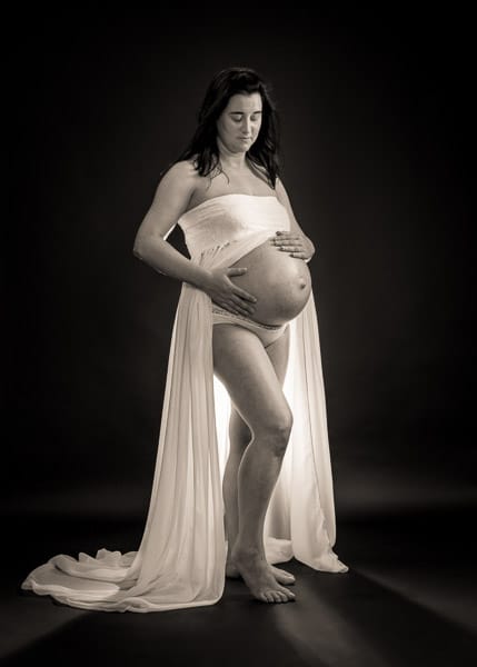 black-white-maternity-photography